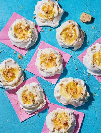 Mini lemon meringue crumbles