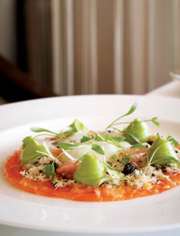 Smoked salmon with fennel and avocado cream