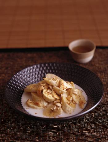 Coconut bananas with maple syrup