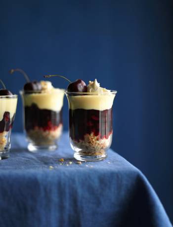 Cherry amaretti trifles