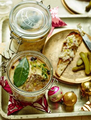 Chicken and pistachio pâté pots
