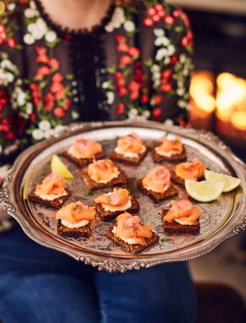 Smoked salmon on rye with quick pickled juniper radishes