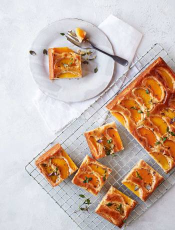 Peach and thyme traybake