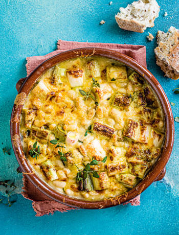 Cheesy bean and leek gratin