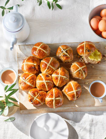 Tear-and-share ultimate hot cross buns