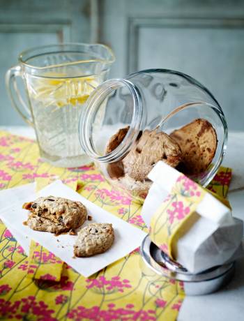 Chocolate, peanut butter and fudge cookies 