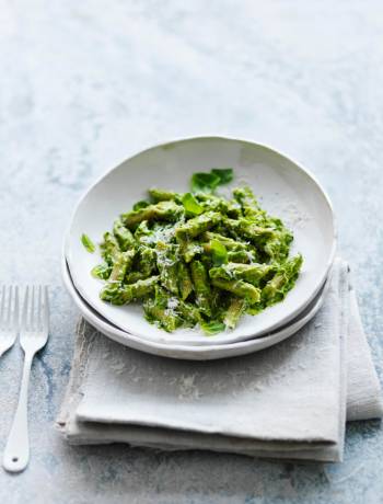 Wholewheat pasta with lemon avocado sauce