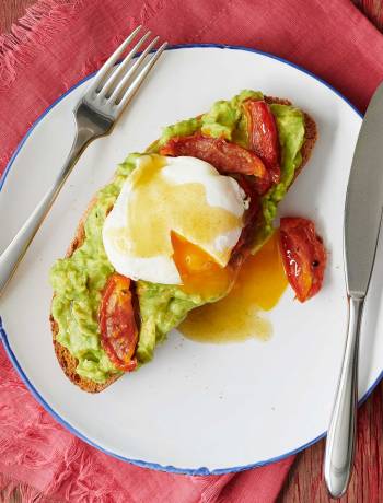 Avocado toast with poached egg and Tabasco