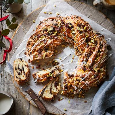Chocolate, cranberry & pistachio sweet bread wreath