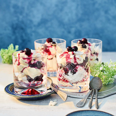 Elderflower Eton mess