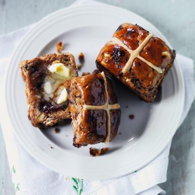 Tear and share chocolate hot cross buns