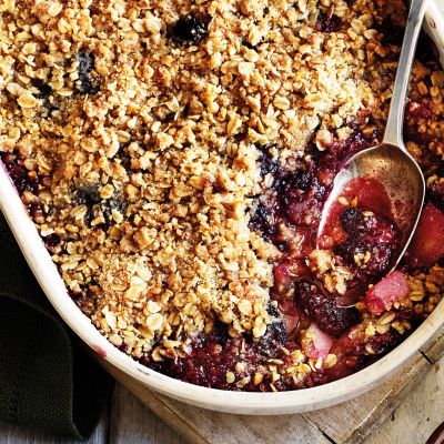 Blackberry, pear and elderflower crumble