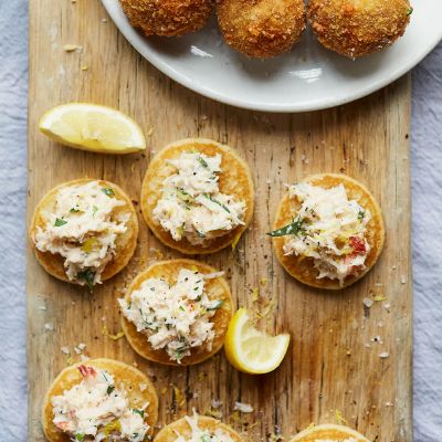 Crab blinis