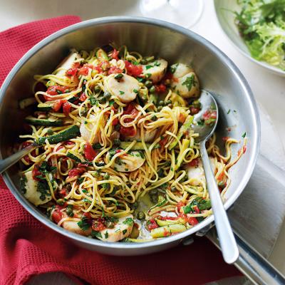 Taglierini with scallops, courgettes, tomatoes and capers