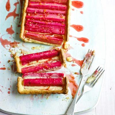 Rhubarb and custard tart