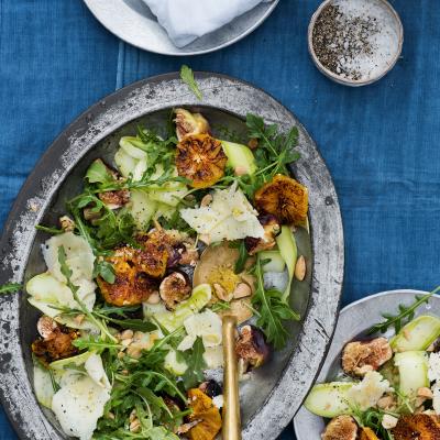 Wild rocket salad with caramelised oranges, figs and Manchego