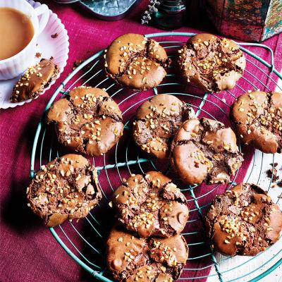 Chocolate-hazelnut ‘meringue’ cookies