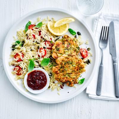 Halloumi fritters with pasta salad