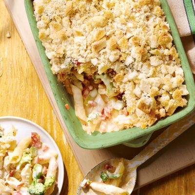 Pasta bake with broccoli and bacon