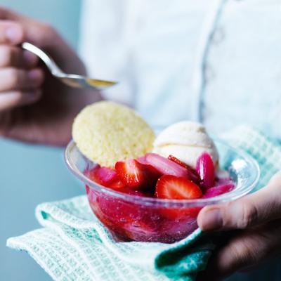 Rhubarb and strawberries with semolina biscuits