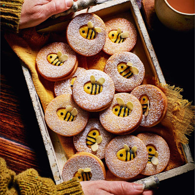 Busy bee biscuits
