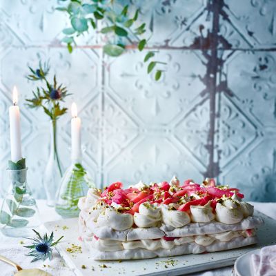 Pistachio and rhubarb meringue cake