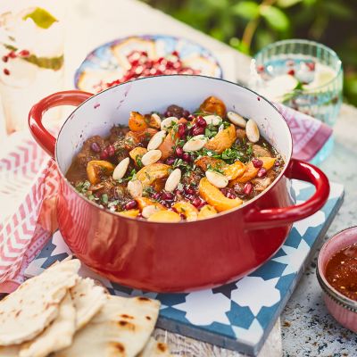 Fruity lamb with honey and almonds