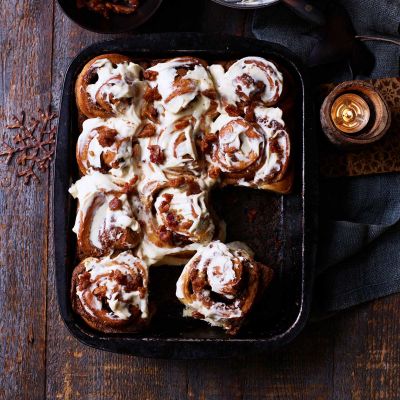 Maple cinnamon buns with candied bacon
