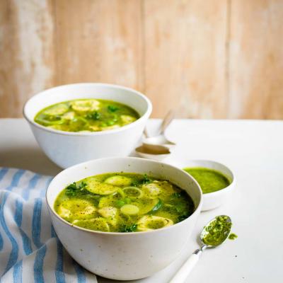 Veggie pesto tortelloni broth