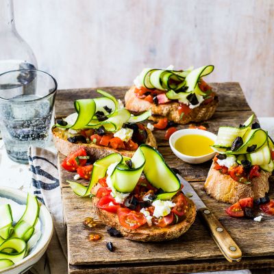 Goats’ cheese, tomato and courgette bruschetta