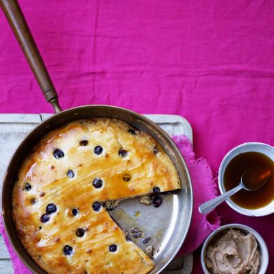 Blueberry and almond
brunch pancake