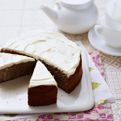 Banana and almond cake with cream cheese icing