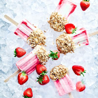Strawberry yogurt lollies with granola
