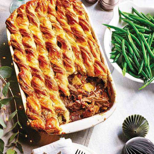 Beef pie with Stilton cheese-straw crust
