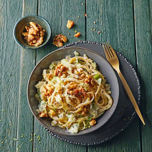 Gorgonzola, leek and walnut linguine