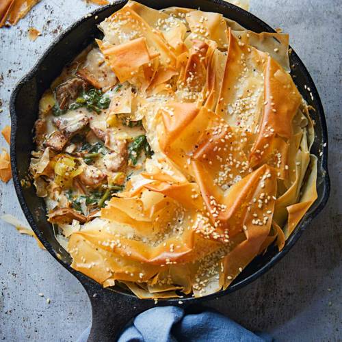 One-pan mushroom and leek pie