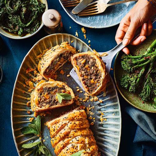Spiced lamb and apricot plaited pie