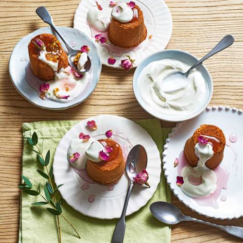 Carrot cakes with rose syrup and Greek yogurt