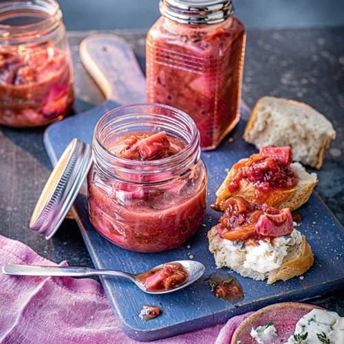 Rhubarb and fig chutney 