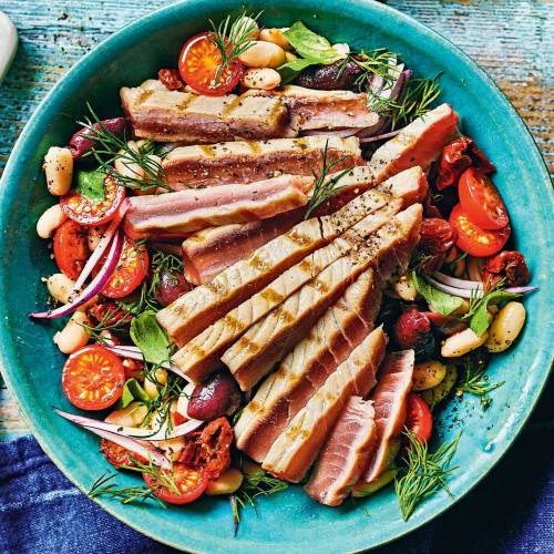 Tuna steak and cannellini bean salad