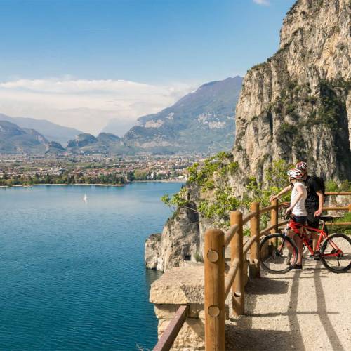 Italy Bike Tours Luxury Lakes and Vineyards, northern Italy