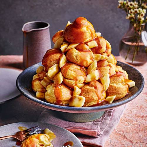 Cheesecake profiteroles with banana toffee sauce