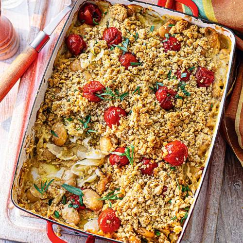Oat crumble with fennel, butter beans and tomatoes
