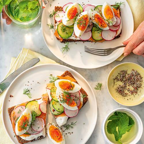 Smoked salmon smørrebrød