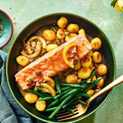 Salmon piccata with crispy gnocchi 