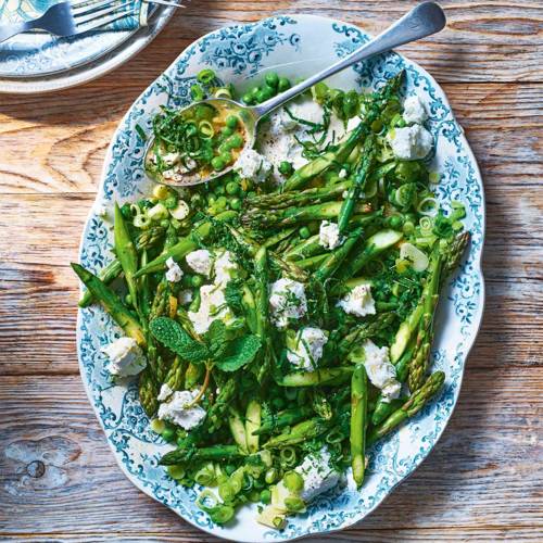 Asparagus and pea fricassee with goat's cheese