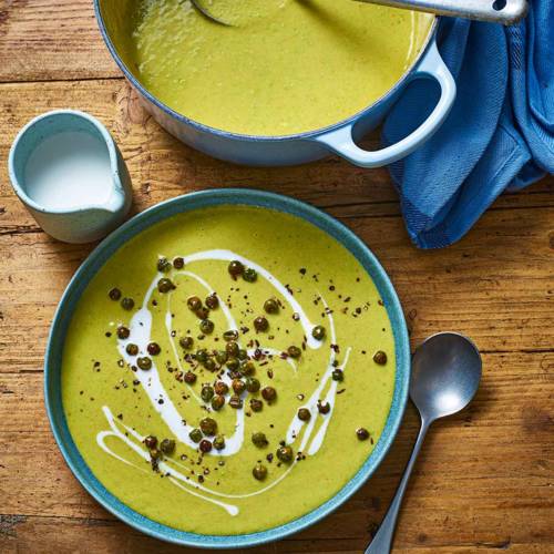 Spicy pea and coconut soup