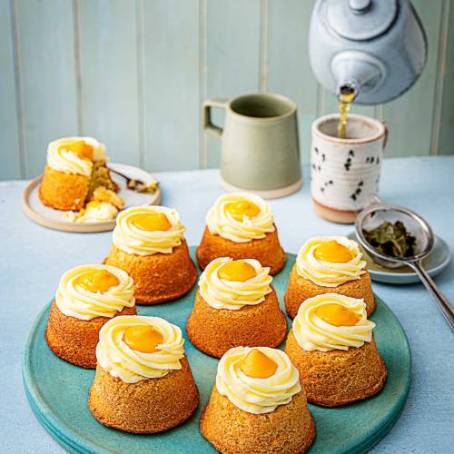 Passion fruit curd mini cakes