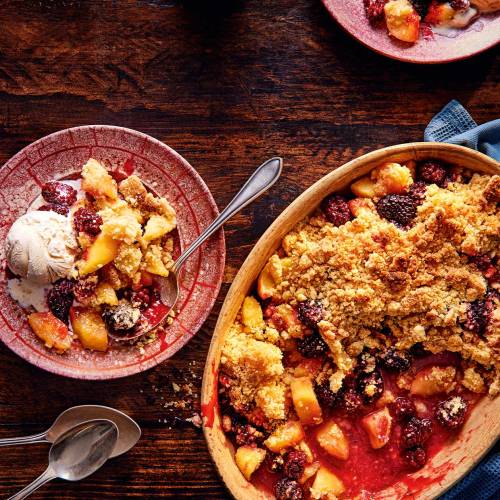 Apple and blackberry crumble