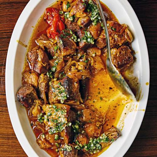 Slow-cooked pineapple pork with green vinagrete